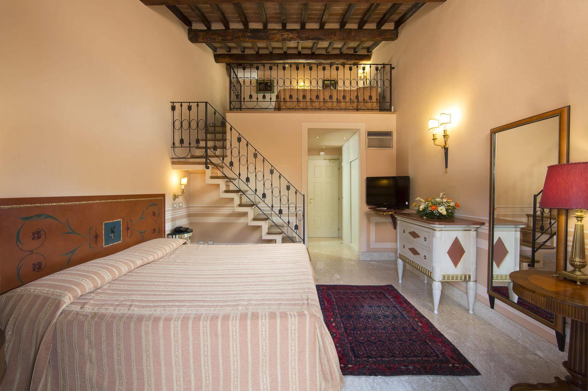 Il Piccolo Castello Hotel Monteriggioni Exterior foto